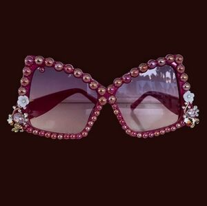 ✨️Celeb Style Pearl- Embellished Sunglasses Pink